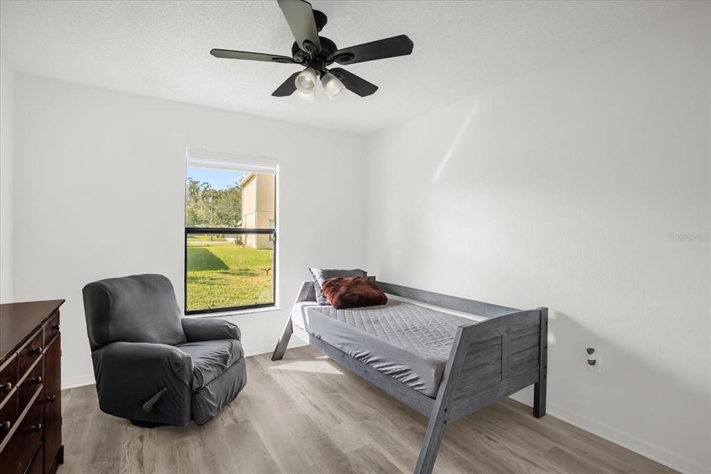 Active With Contract: $269,997 (5 beds, 2 baths, 1582 Square Feet)