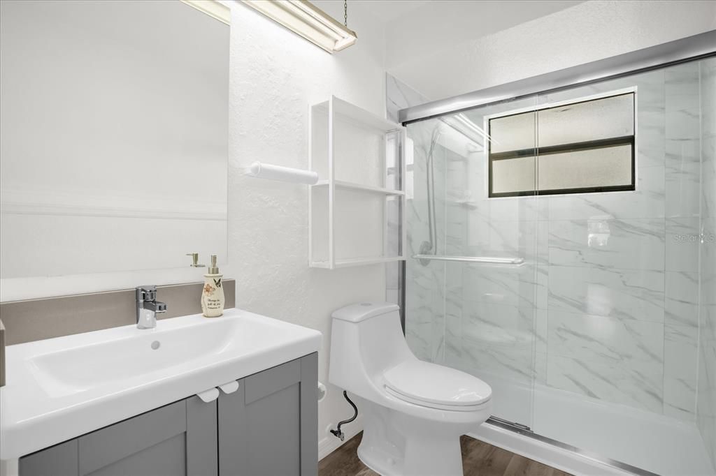 Active With Contract: $269,997 (5 beds, 2 baths, 1582 Square Feet)