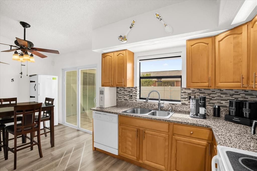 Active With Contract: $269,997 (5 beds, 2 baths, 1582 Square Feet)