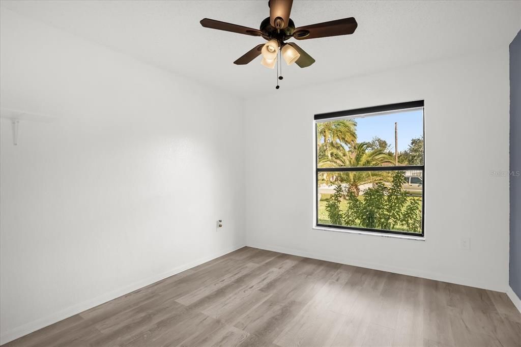 Active With Contract: $269,997 (5 beds, 2 baths, 1582 Square Feet)