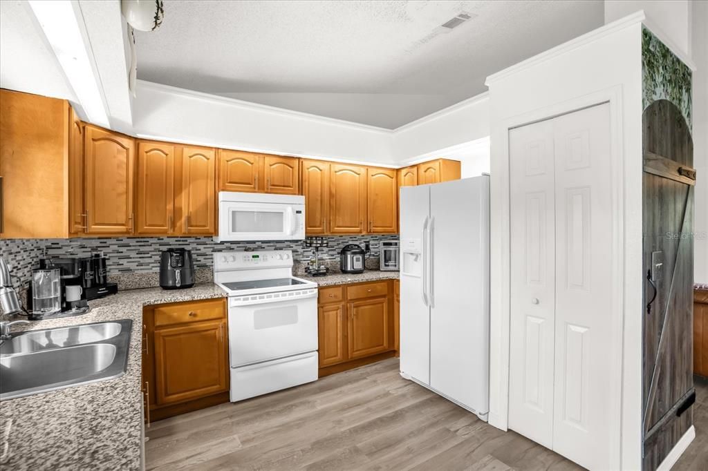 Active With Contract: $269,997 (5 beds, 2 baths, 1582 Square Feet)