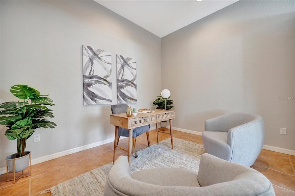 合同活跃: $314,943 (2 贝兹, 2 浴室, 1385 平方英尺)