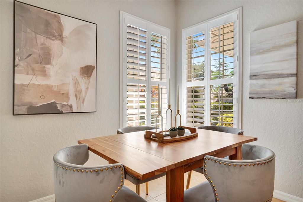 合同活跃: $314,943 (2 贝兹, 2 浴室, 1385 平方英尺)