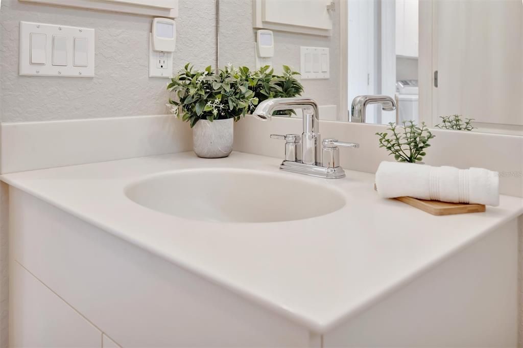 合同活跃: $314,943 (2 贝兹, 2 浴室, 1385 平方英尺)