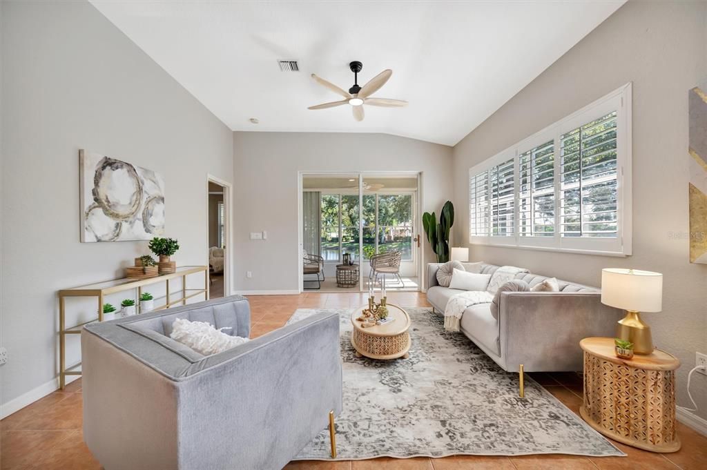 合同活跃: $314,943 (2 贝兹, 2 浴室, 1385 平方英尺)