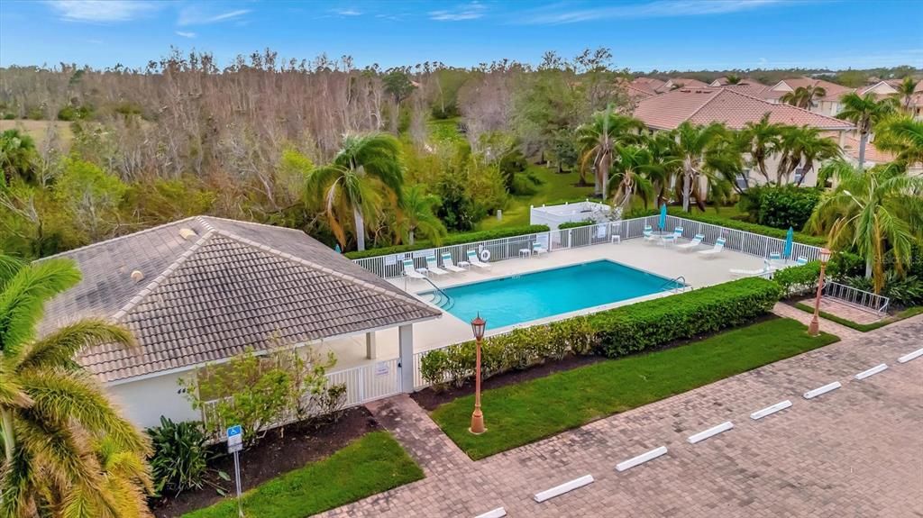 合同活跃: $314,943 (2 贝兹, 2 浴室, 1385 平方英尺)