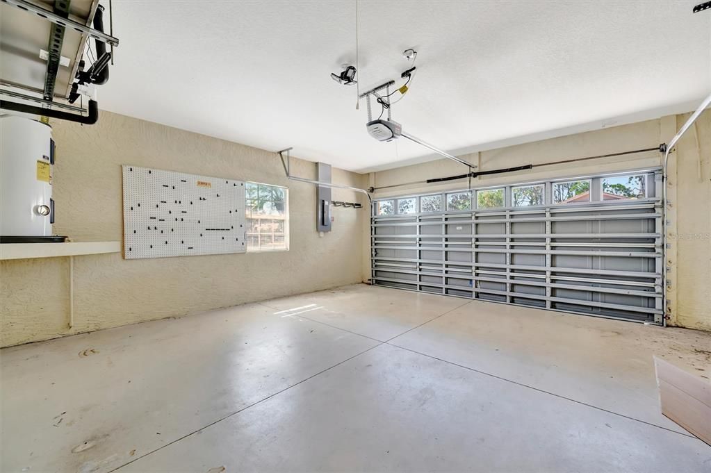 合同活跃: $314,943 (2 贝兹, 2 浴室, 1385 平方英尺)