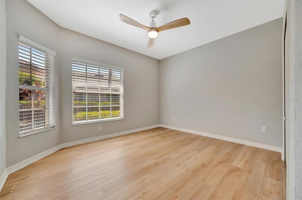 合同活跃: $314,943 (2 贝兹, 2 浴室, 1385 平方英尺)