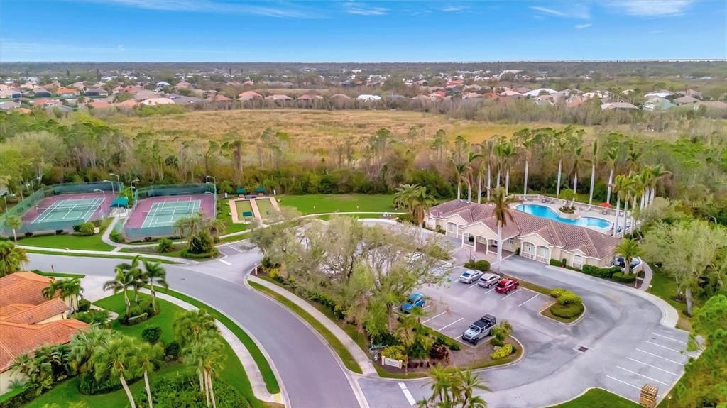 合同活跃: $314,943 (2 贝兹, 2 浴室, 1385 平方英尺)