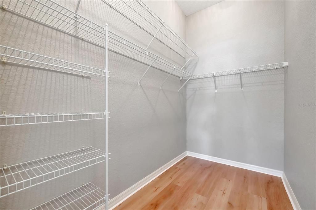 合同活跃: $314,943 (2 贝兹, 2 浴室, 1385 平方英尺)