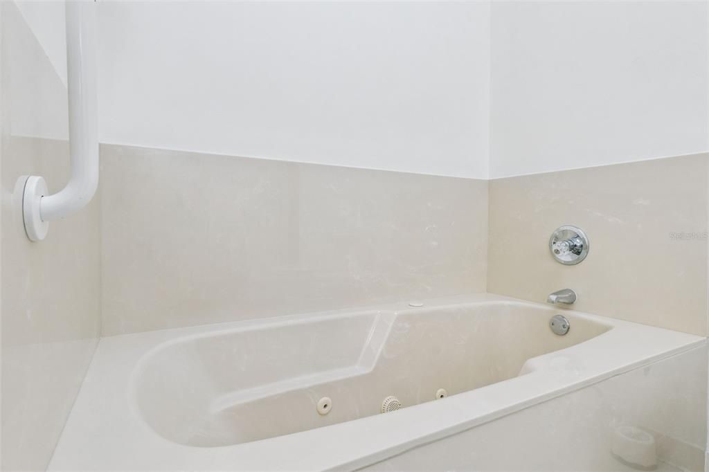 For Sale: $349,900 (3 beds, 2 baths, 2263 Square Feet)