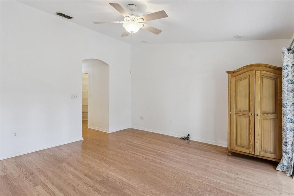 For Sale: $349,900 (3 beds, 2 baths, 2263 Square Feet)