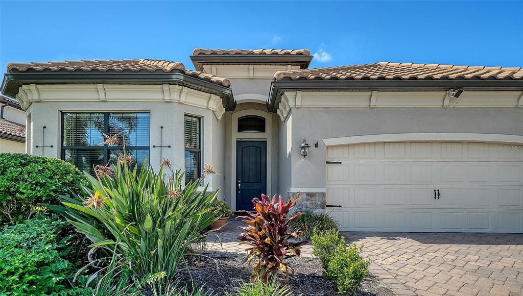 Active With Contract: $698,750 (3 beds, 2 baths, 2006 Square Feet)