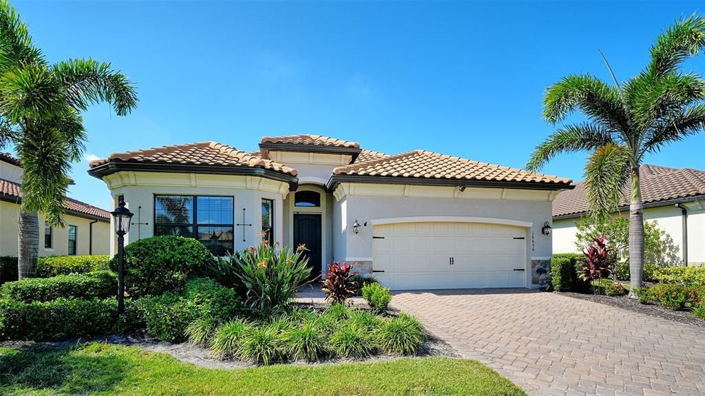 Active With Contract: $698,750 (3 beds, 2 baths, 2006 Square Feet)