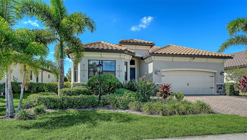 Active With Contract: $698,750 (3 beds, 2 baths, 2006 Square Feet)