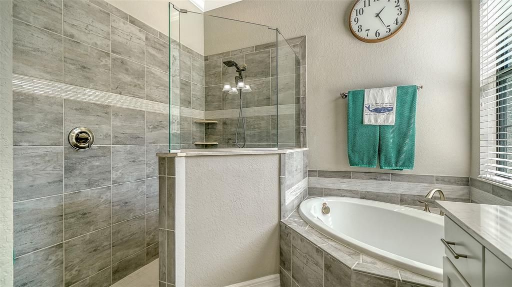 Active With Contract: $698,750 (3 beds, 2 baths, 2006 Square Feet)