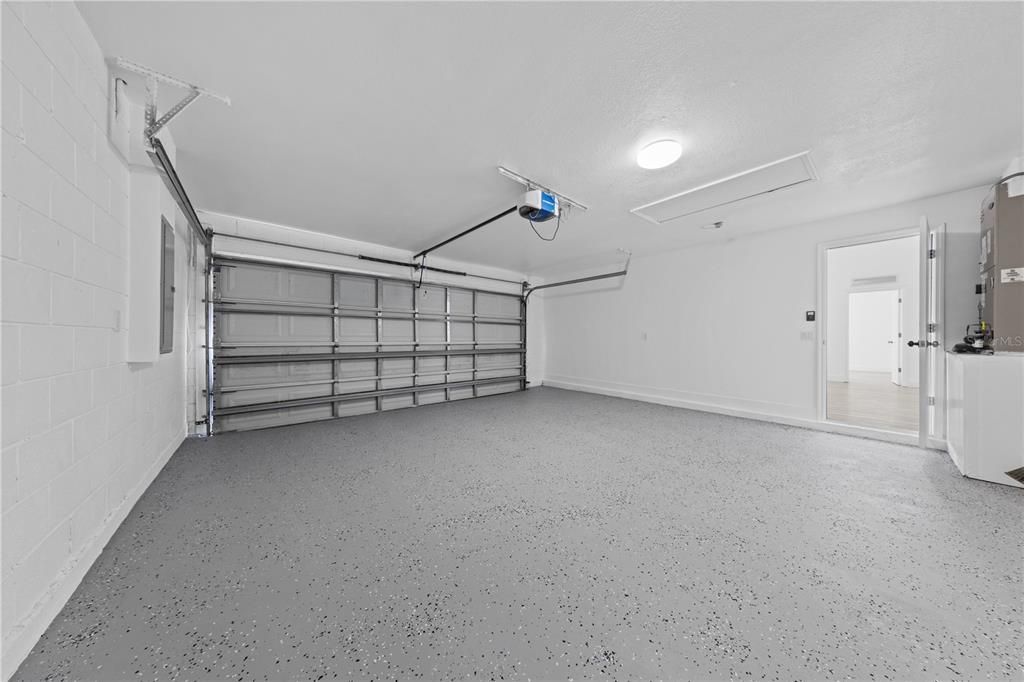 Activo con contrato: $349,000 (4 camas, 3 baños, 2088 Pies cuadrados)