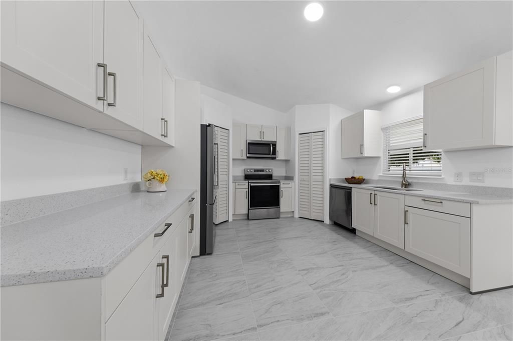 Activo con contrato: $349,000 (4 camas, 3 baños, 2088 Pies cuadrados)