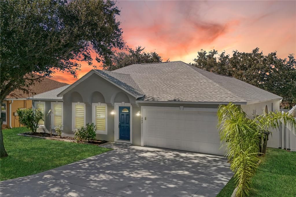 Activo con contrato: $349,000 (4 camas, 3 baños, 2088 Pies cuadrados)