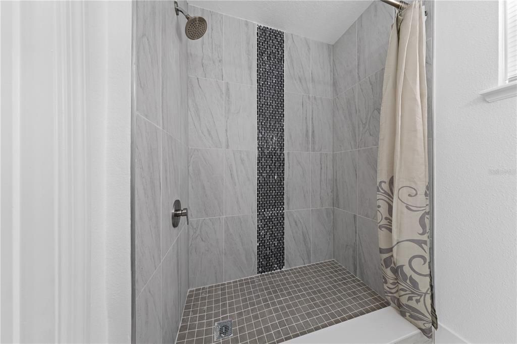 Activo con contrato: $349,000 (4 camas, 3 baños, 2088 Pies cuadrados)