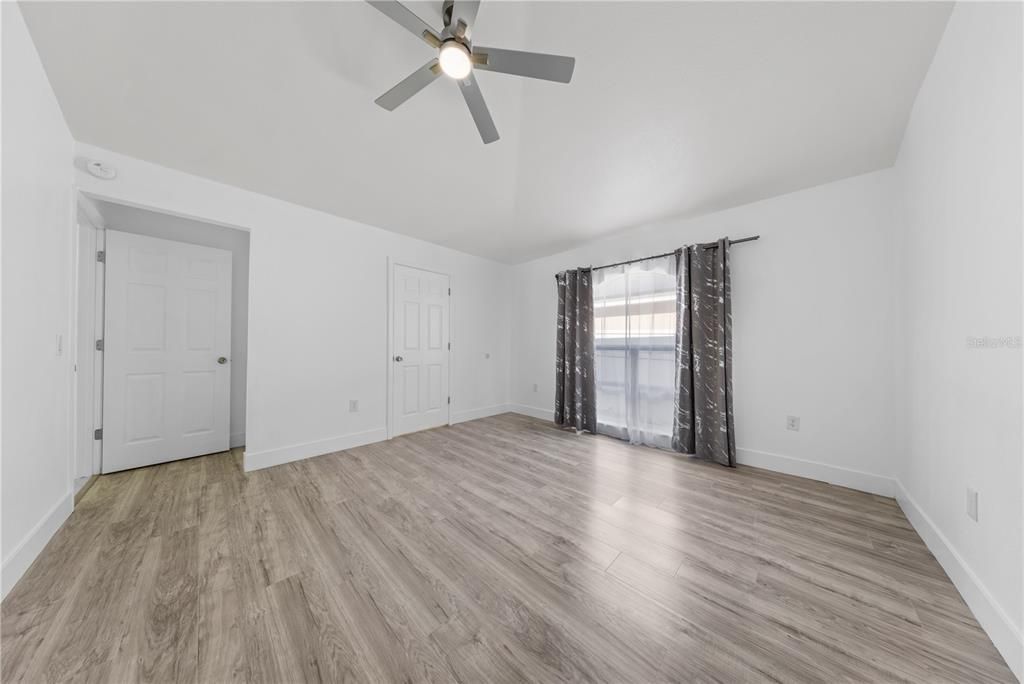 Activo con contrato: $349,000 (4 camas, 3 baños, 2088 Pies cuadrados)