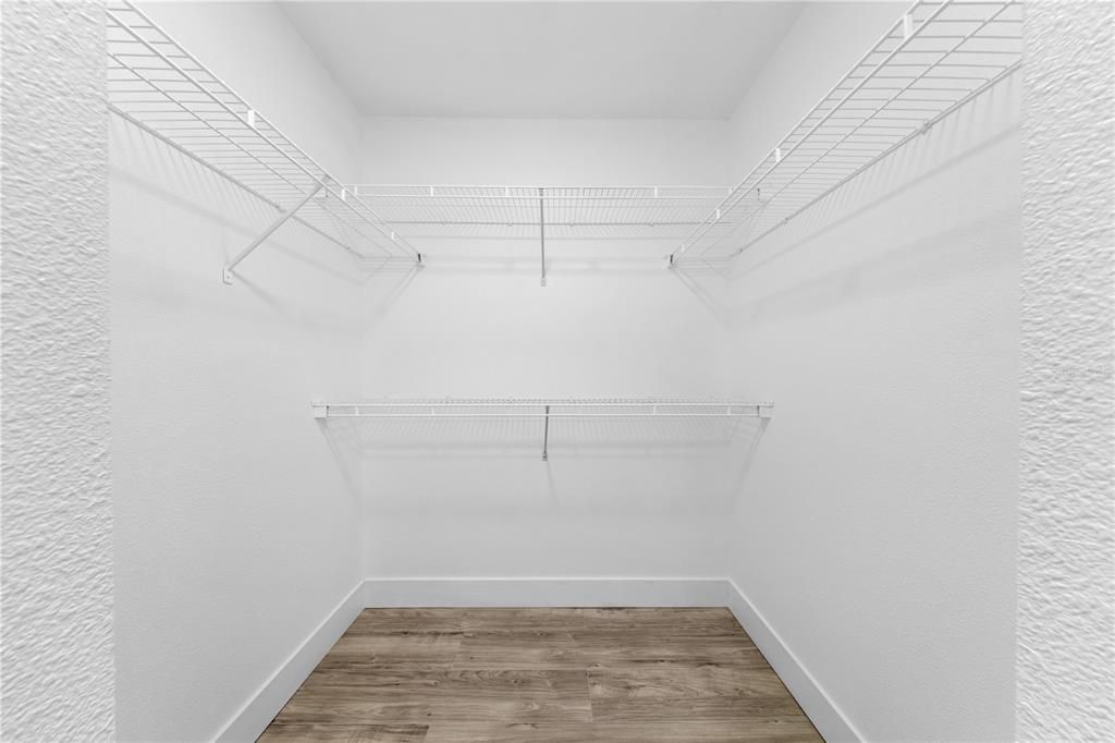 Activo con contrato: $349,000 (4 camas, 3 baños, 2088 Pies cuadrados)