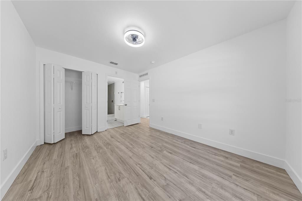 Activo con contrato: $349,000 (4 camas, 3 baños, 2088 Pies cuadrados)