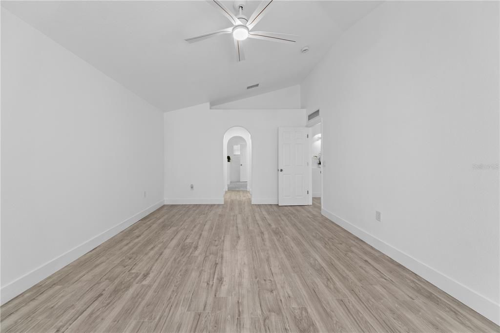 Activo con contrato: $349,000 (4 camas, 3 baños, 2088 Pies cuadrados)