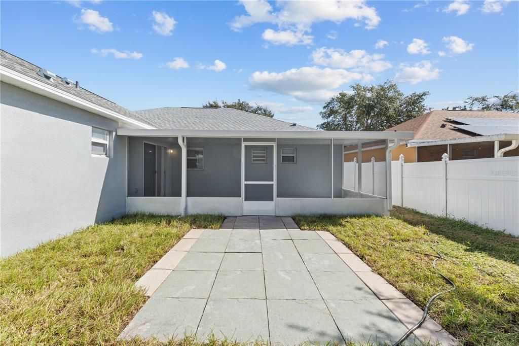 Activo con contrato: $349,000 (4 camas, 3 baños, 2088 Pies cuadrados)