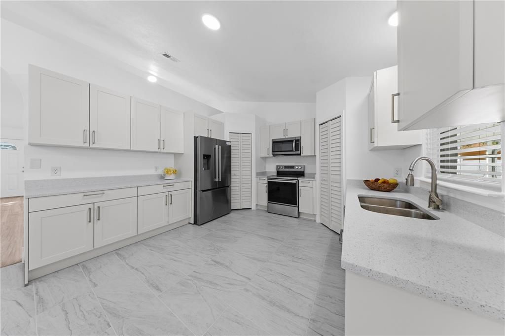 Activo con contrato: $349,000 (4 camas, 3 baños, 2088 Pies cuadrados)