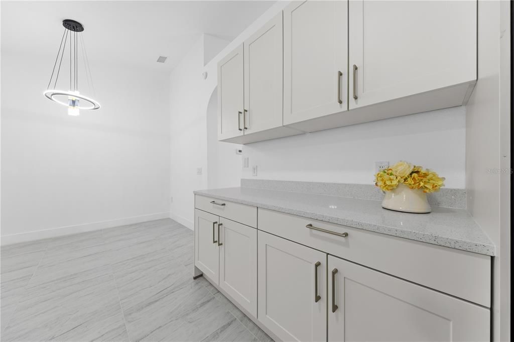 Activo con contrato: $349,000 (4 camas, 3 baños, 2088 Pies cuadrados)