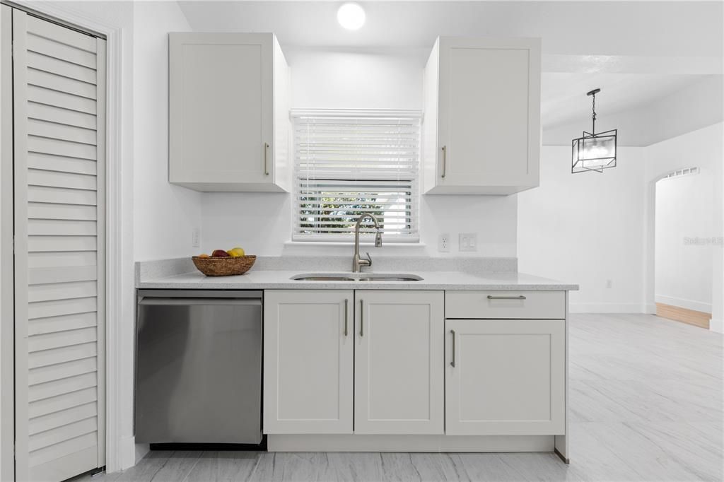 Activo con contrato: $349,000 (4 camas, 3 baños, 2088 Pies cuadrados)