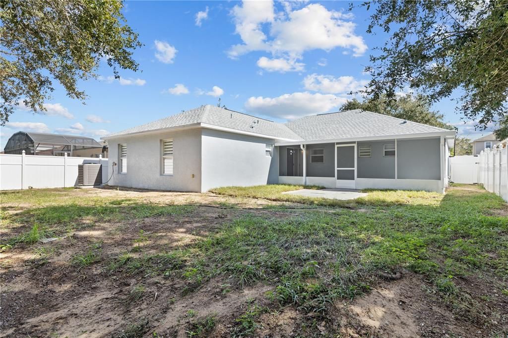 Activo con contrato: $349,000 (4 camas, 3 baños, 2088 Pies cuadrados)