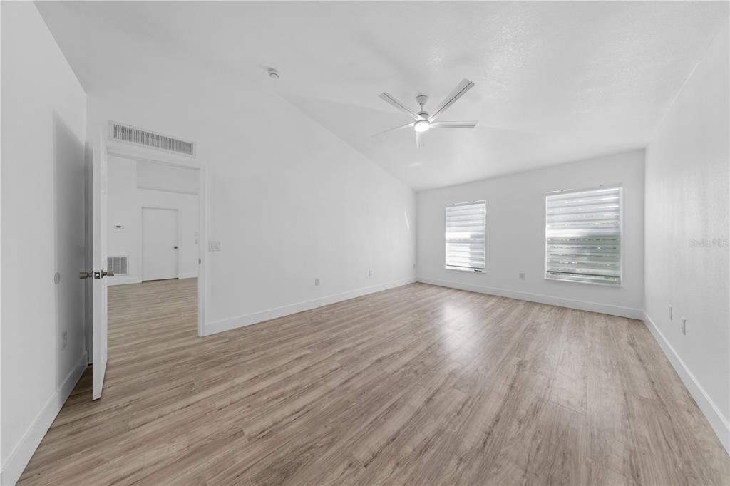 Activo con contrato: $349,000 (4 camas, 3 baños, 2088 Pies cuadrados)