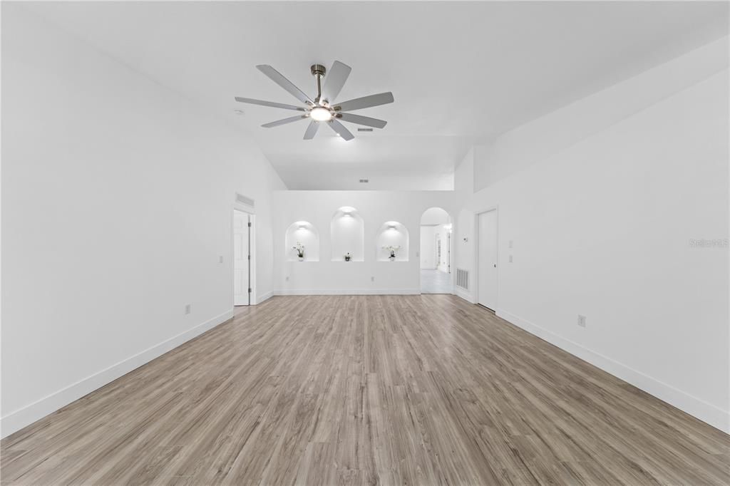 Activo con contrato: $349,000 (4 camas, 3 baños, 2088 Pies cuadrados)