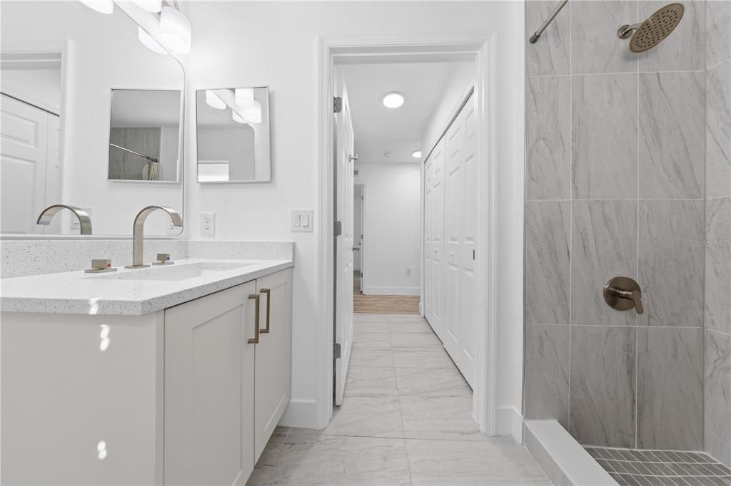 Activo con contrato: $349,000 (4 camas, 3 baños, 2088 Pies cuadrados)