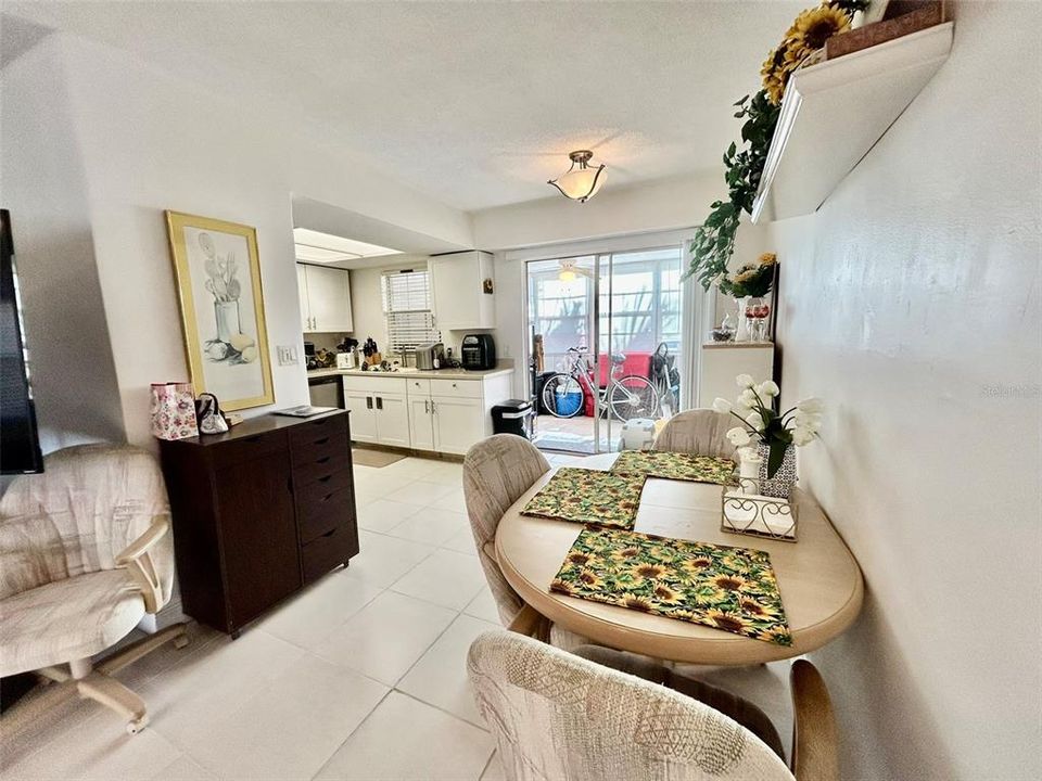 待售: $89,900 (2 贝兹, 2 浴室, 919 平方英尺)