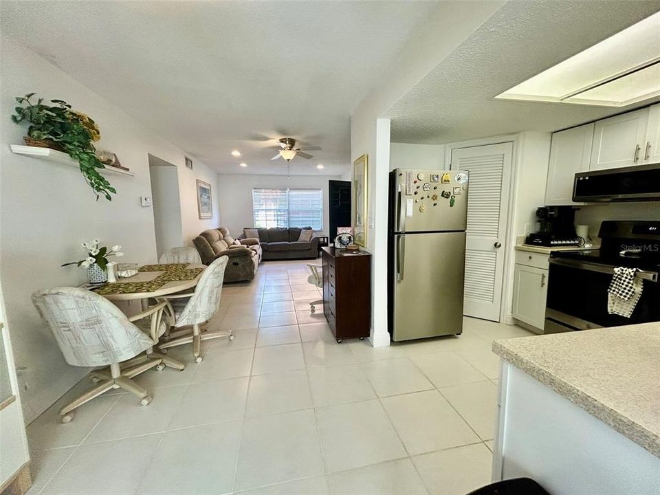 待售: $89,900 (2 贝兹, 2 浴室, 919 平方英尺)