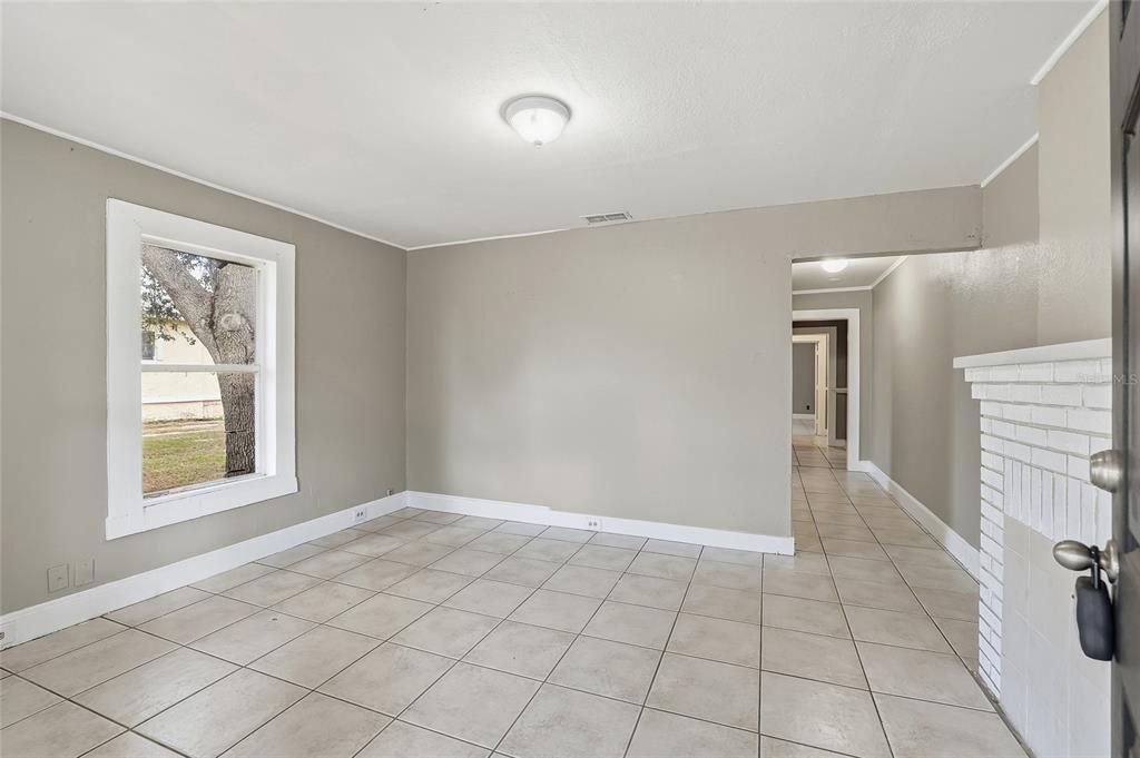 На продажу: $269,000 (4 спален, 0 ванн, 1560 Квадратных фут)