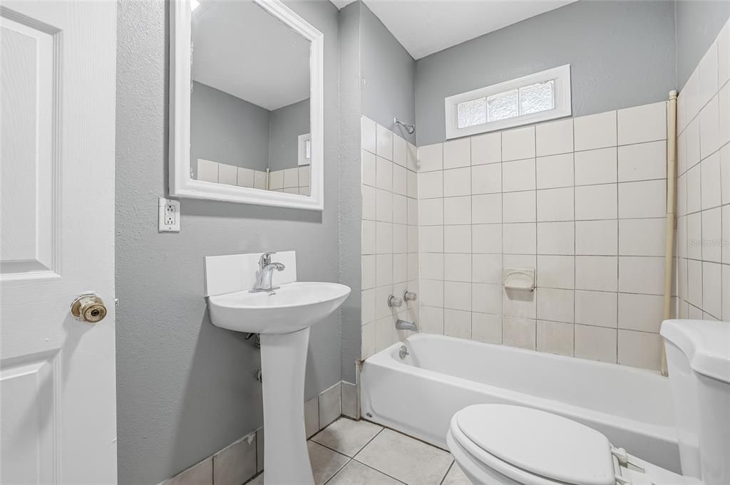 На продажу: $269,000 (4 спален, 0 ванн, 1560 Квадратных фут)