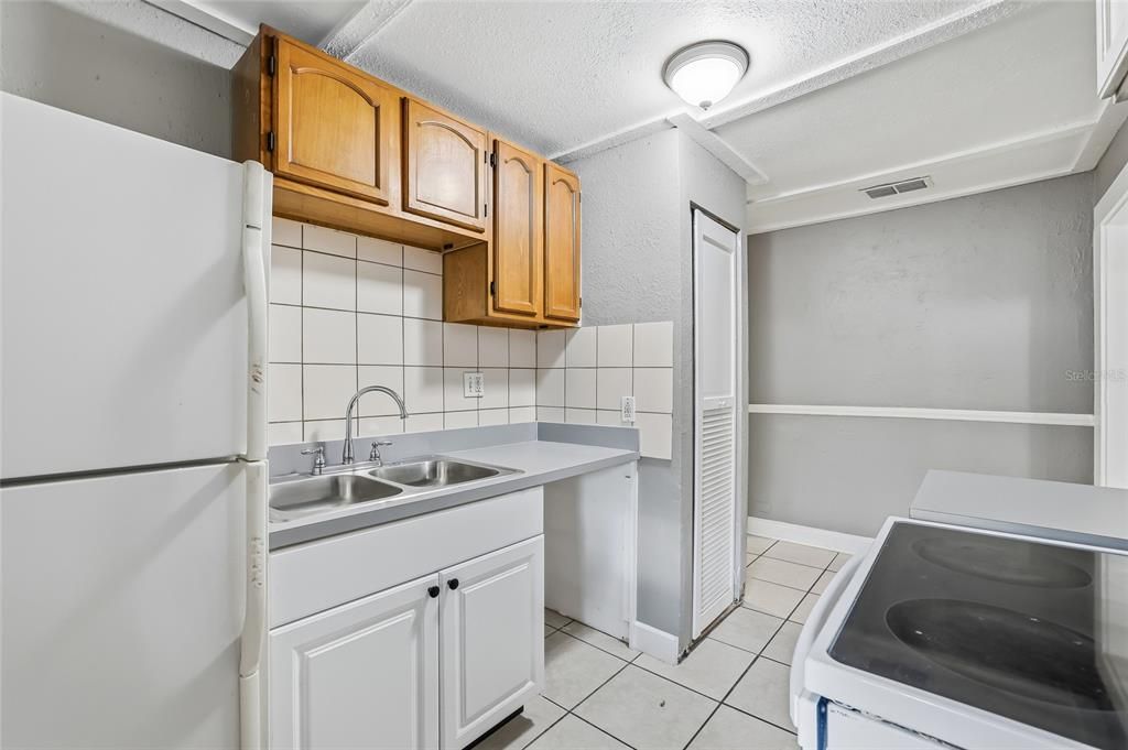 На продажу: $269,000 (4 спален, 0 ванн, 1560 Квадратных фут)