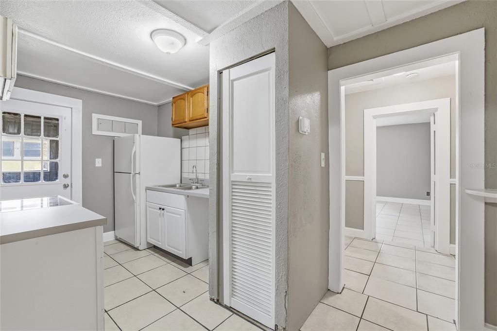 На продажу: $269,000 (4 спален, 0 ванн, 1560 Квадратных фут)