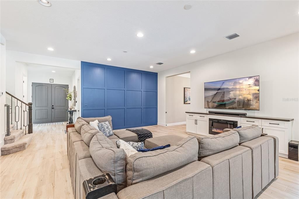 合同活跃: $1,349,000 (5 贝兹, 3 浴室, 3748 平方英尺)