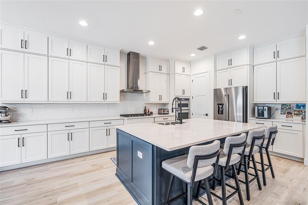 合同活跃: $1,349,000 (5 贝兹, 3 浴室, 3748 平方英尺)