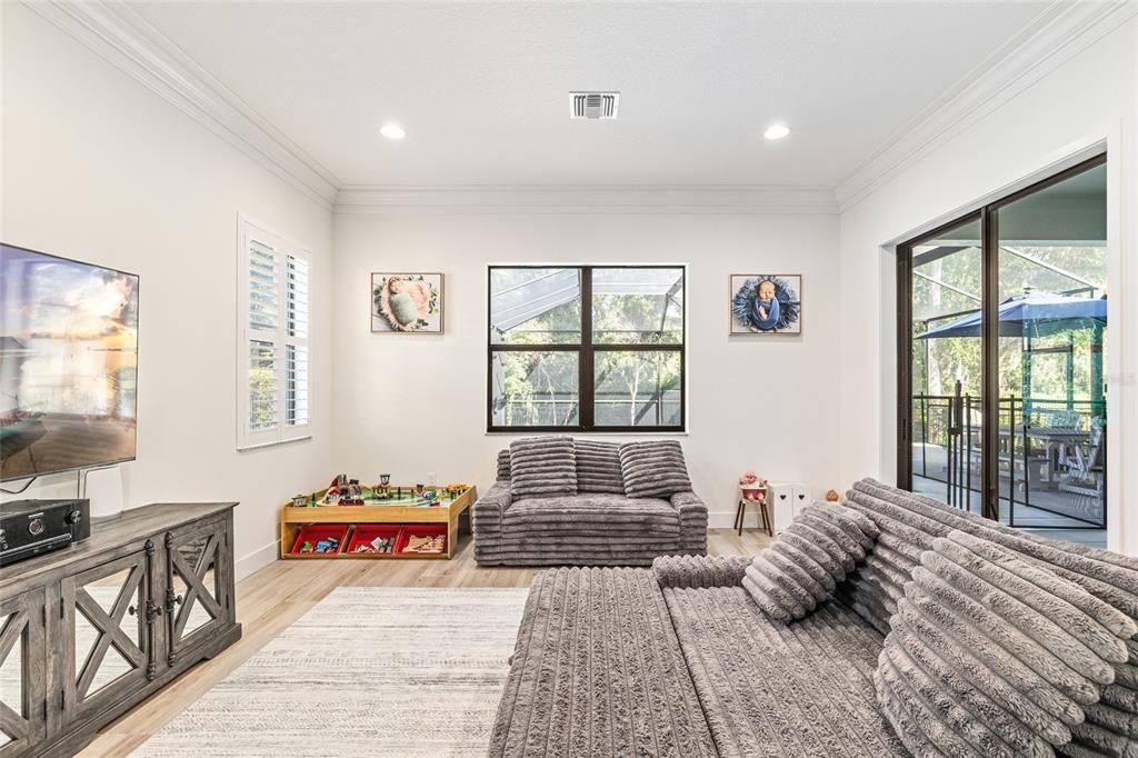 合同活跃: $1,349,000 (5 贝兹, 3 浴室, 3748 平方英尺)