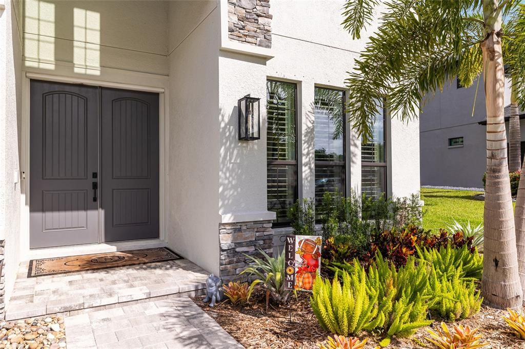 合同活跃: $1,349,000 (5 贝兹, 3 浴室, 3748 平方英尺)