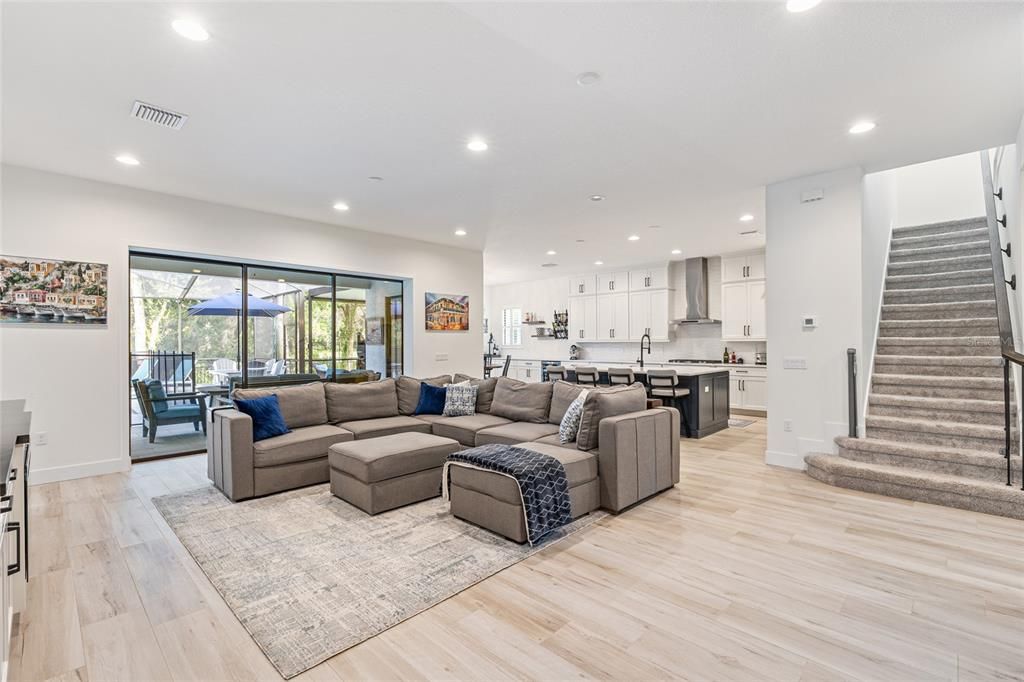 合同活跃: $1,349,000 (5 贝兹, 3 浴室, 3748 平方英尺)