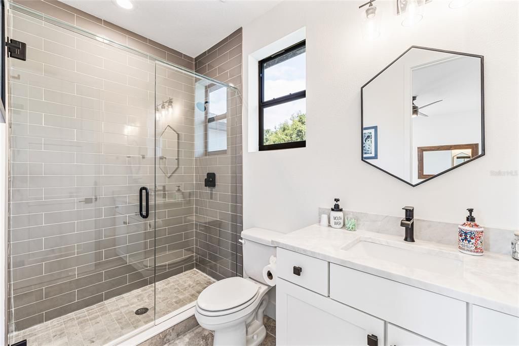 合同活跃: $1,349,000 (5 贝兹, 3 浴室, 3748 平方英尺)