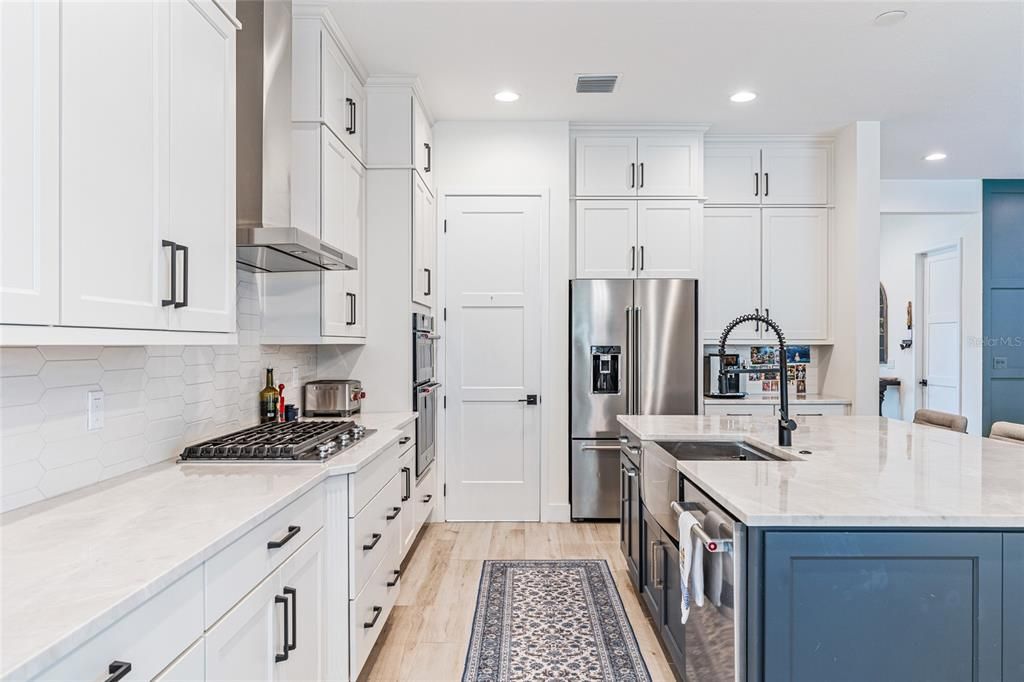 合同活跃: $1,349,000 (5 贝兹, 3 浴室, 3748 平方英尺)