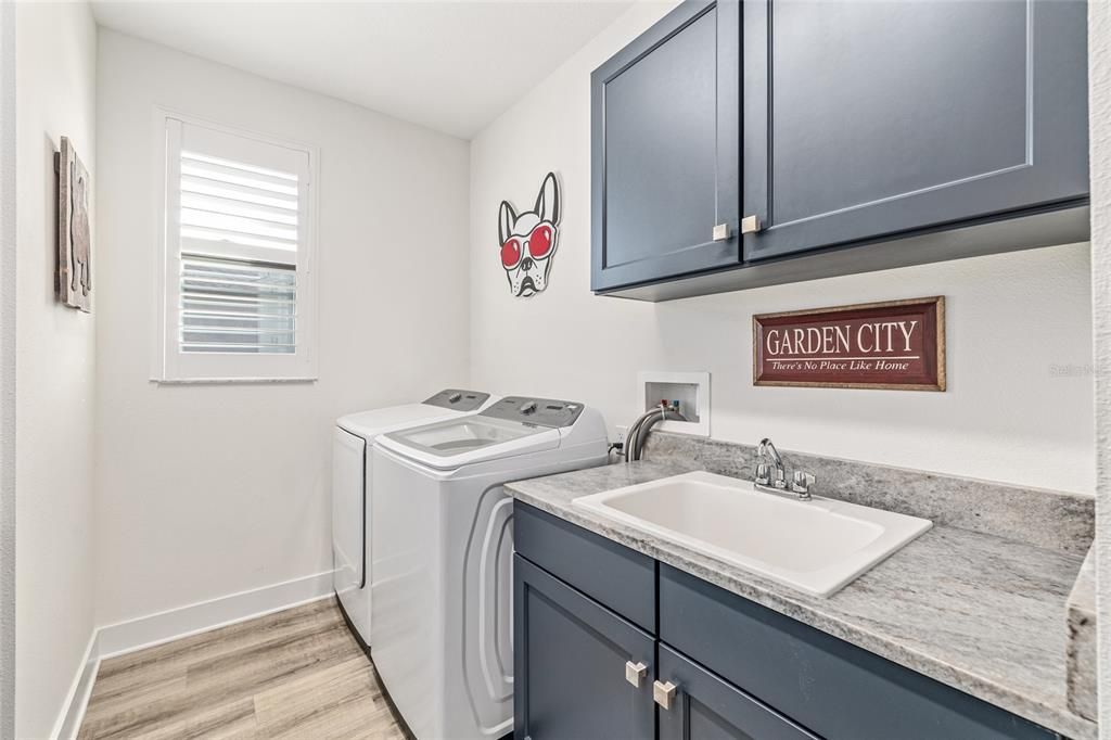 合同活跃: $1,349,000 (5 贝兹, 3 浴室, 3748 平方英尺)